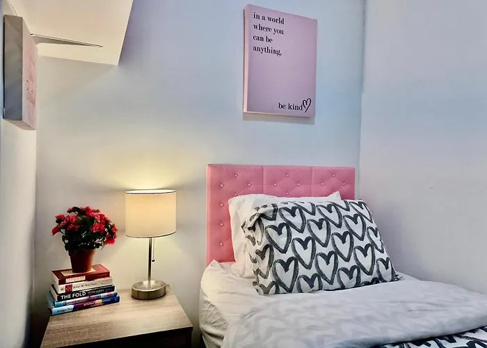 Tiny Private Room On The 1St Floor With Shared Bathroom Near Seatac Airport And Downtown Seattle