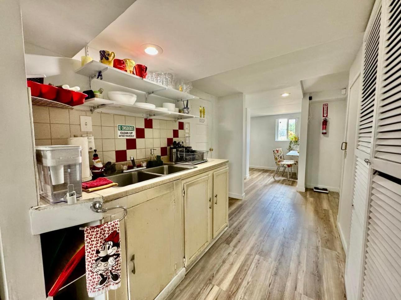 Séjour chez l'habitant Tiny Private On The 1st Floor With Shared Bathroom Near Seatac Airport And Downtown *
