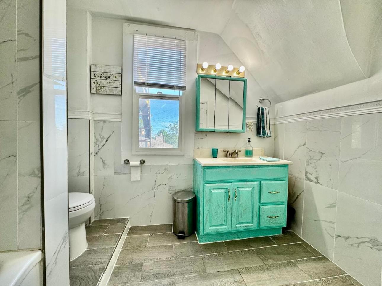 Séjour chez l'habitant Tiny Private On The 1st Floor With Shared Bathroom Near Seatac Airport And Downtown Seattle
