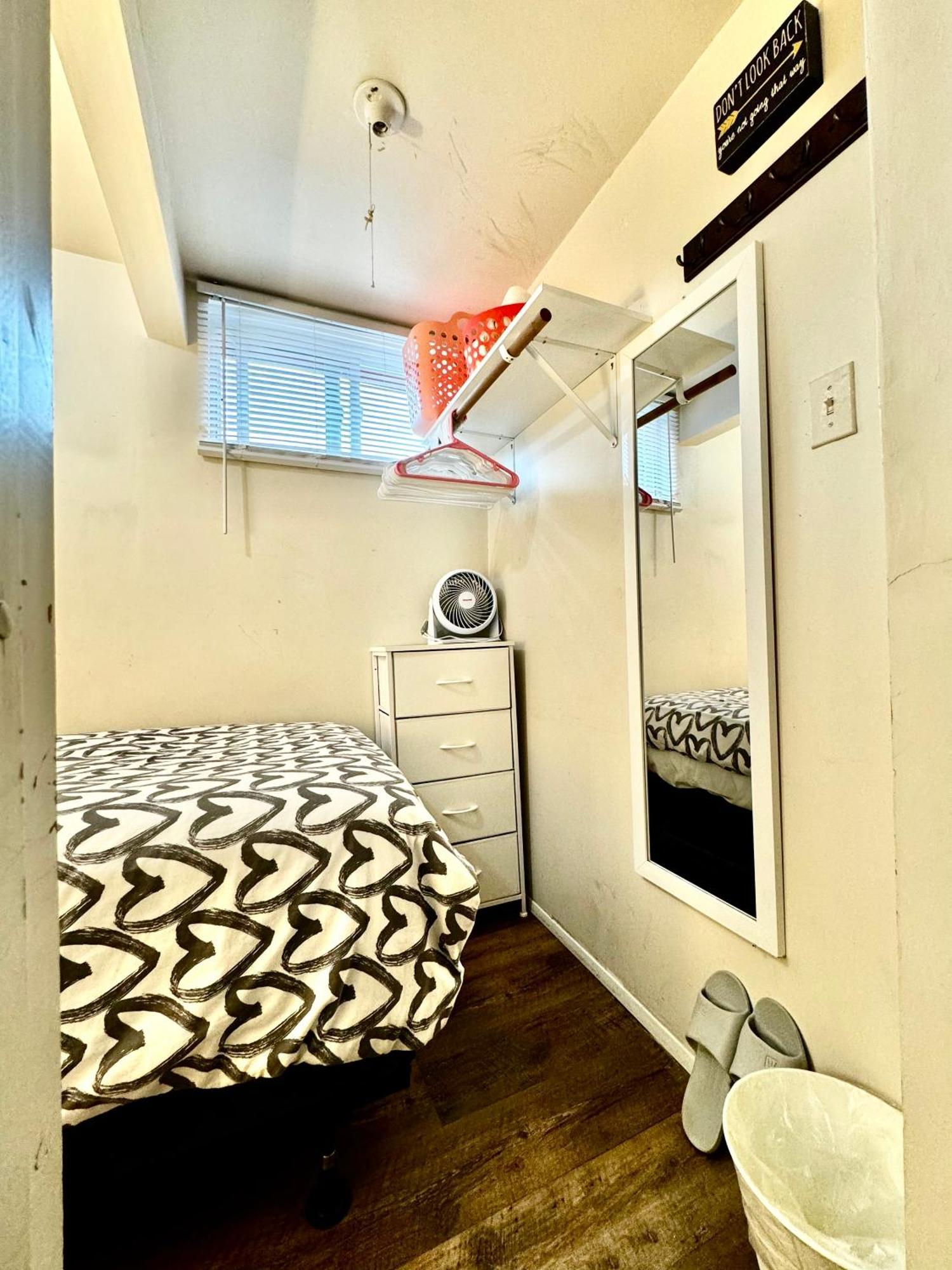 Tiny Private On The 1st Floor With Shared Bathroom Near Seatac Airport And Downtown Séjour chez l'habitant *