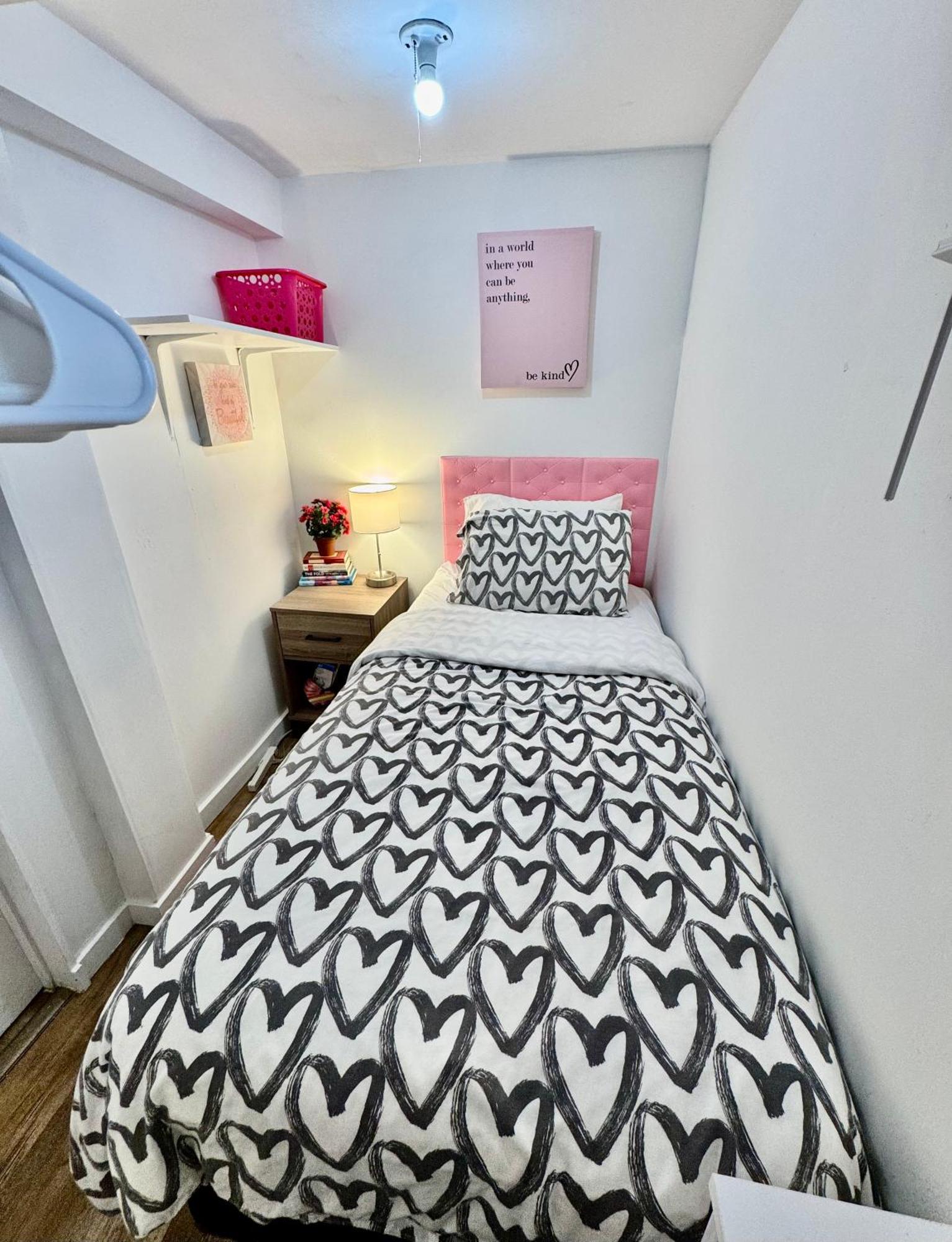 Séjour chez l'habitant Tiny Private On The 1st Floor With Shared Bathroom Near Seatac Airport And Downtown *