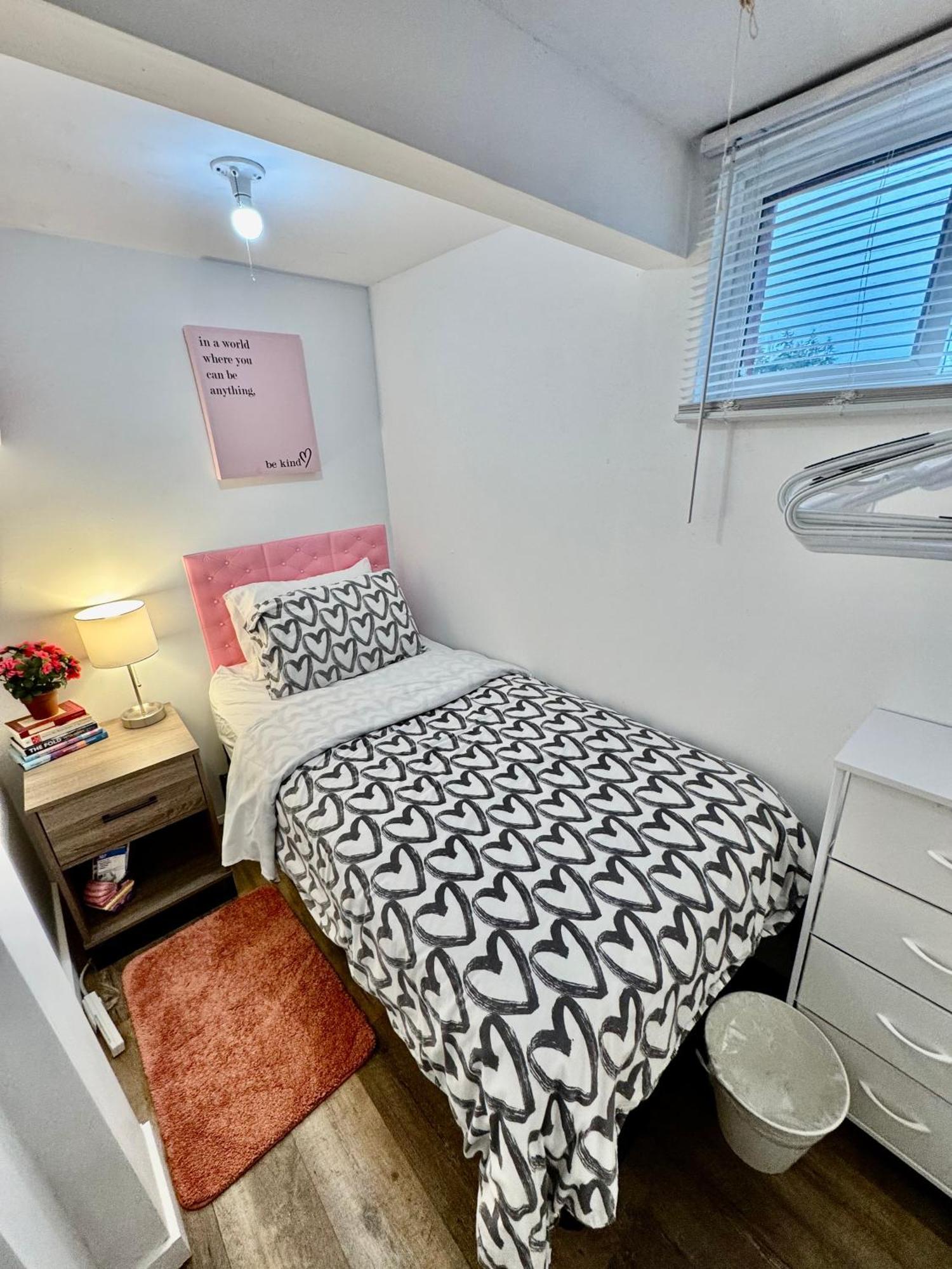 Tiny Private On The 1st Floor With Shared Bathroom Near Seatac Airport And Downtown Séjour chez l'habitant *