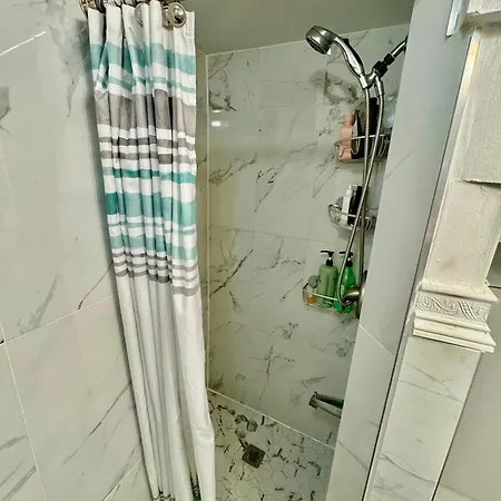Tiny Private Room On The 1St Floor With Shared Bathroom Near Seatac Airport And Downtown Seattle Extérieur photo