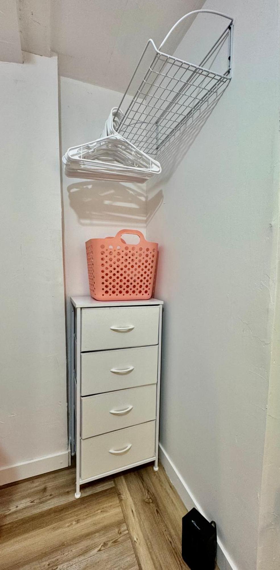Tiny Private On The 1st Floor With Shared Bathroom Near Seatac Airport And Downtown Seattle